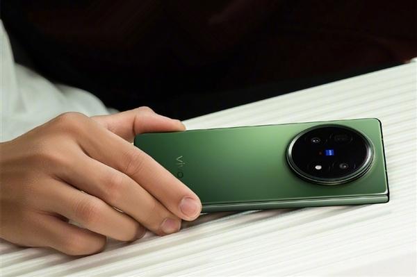 荣利通 史上最轻大折叠！vivo X Fold5今晚发布：配置汇总来了