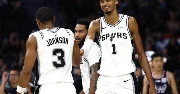 融可赢配 满意! 马刺队记: 文班基本功惊艳教练, 新秀防守表现被认可